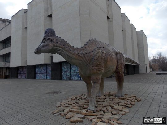 7  2015 . , .  :  57. 12-           2015        .     ,       .        74-65 .  ,    .       (  )-    Amurosaurus (  ).   1991    ..   .. .        .. ,    XX         .