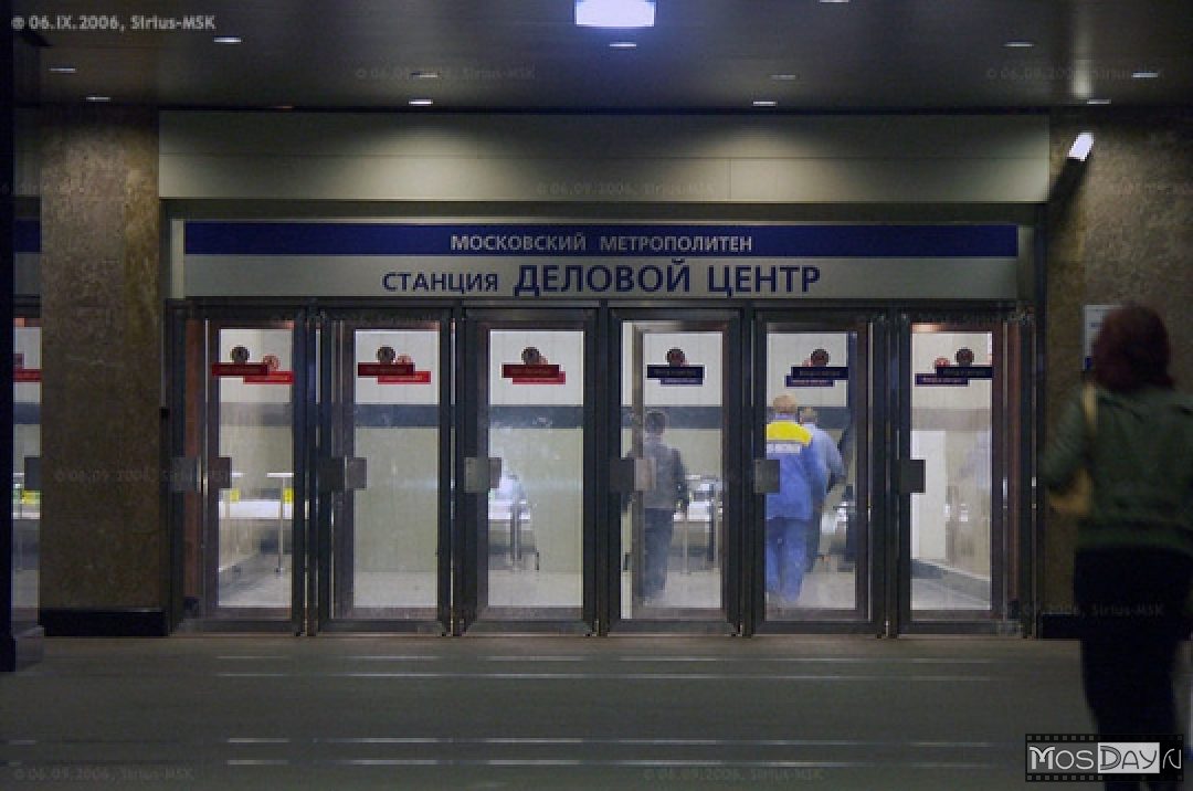 Выставочная выходы. Метро деловой центр выход 1. Станция деловой центр Москва. Метро Выставочная деловой центр. Станция деловой центр Филевская линия.